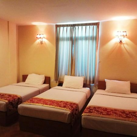 Pleasure View Hotel Yangon Bagian luar foto