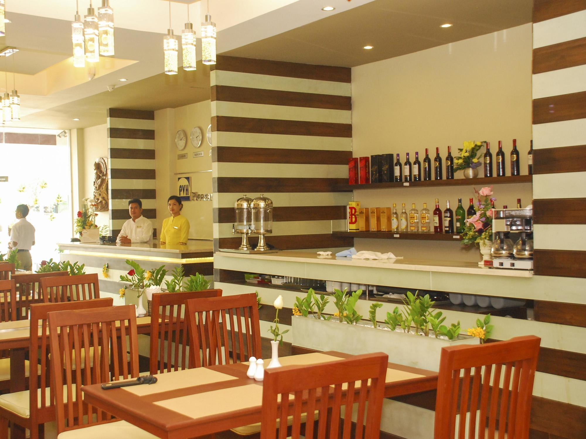 Pleasure View Hotel Yangon Bagian luar foto