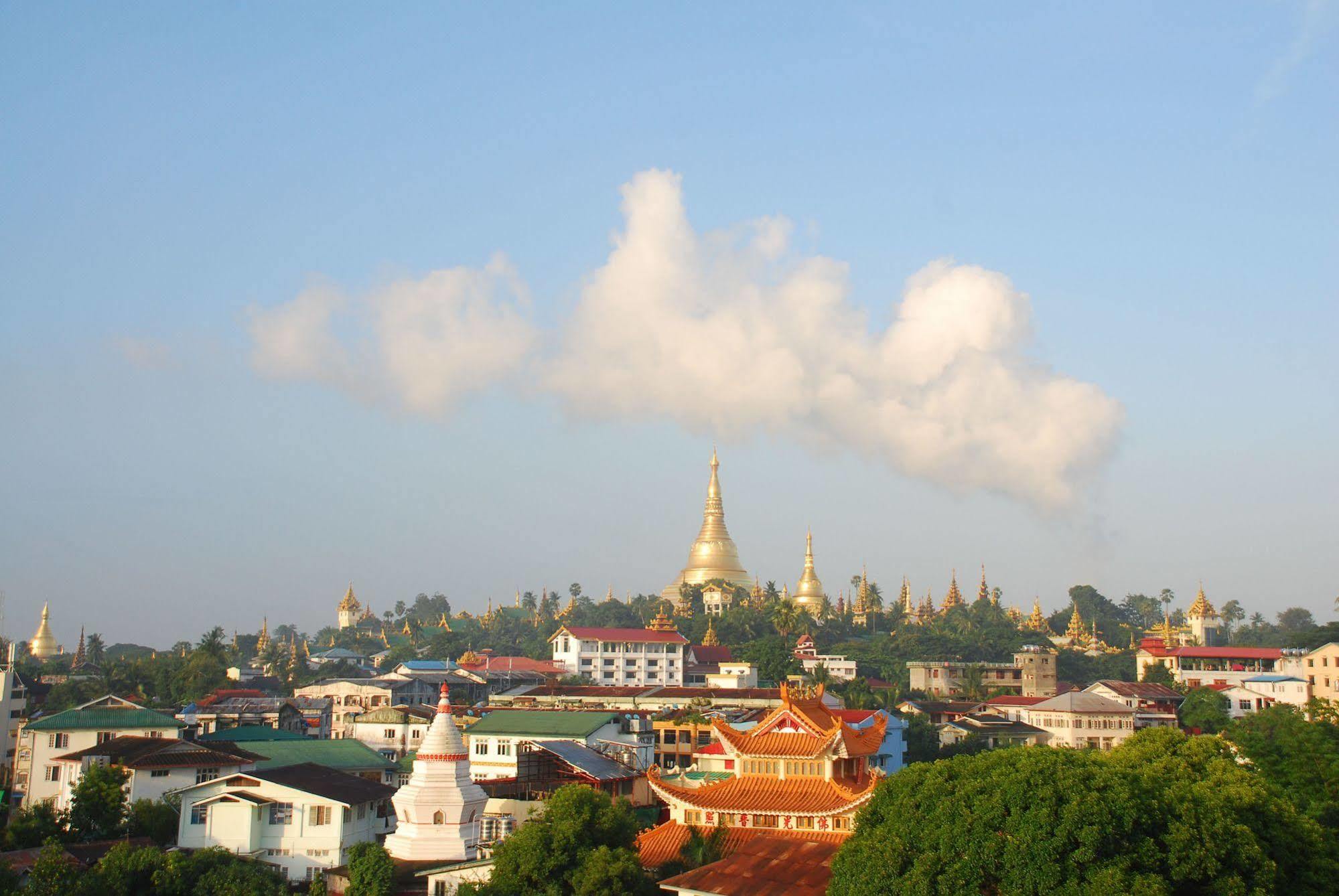 Pleasure View Hotel Yangon Bagian luar foto