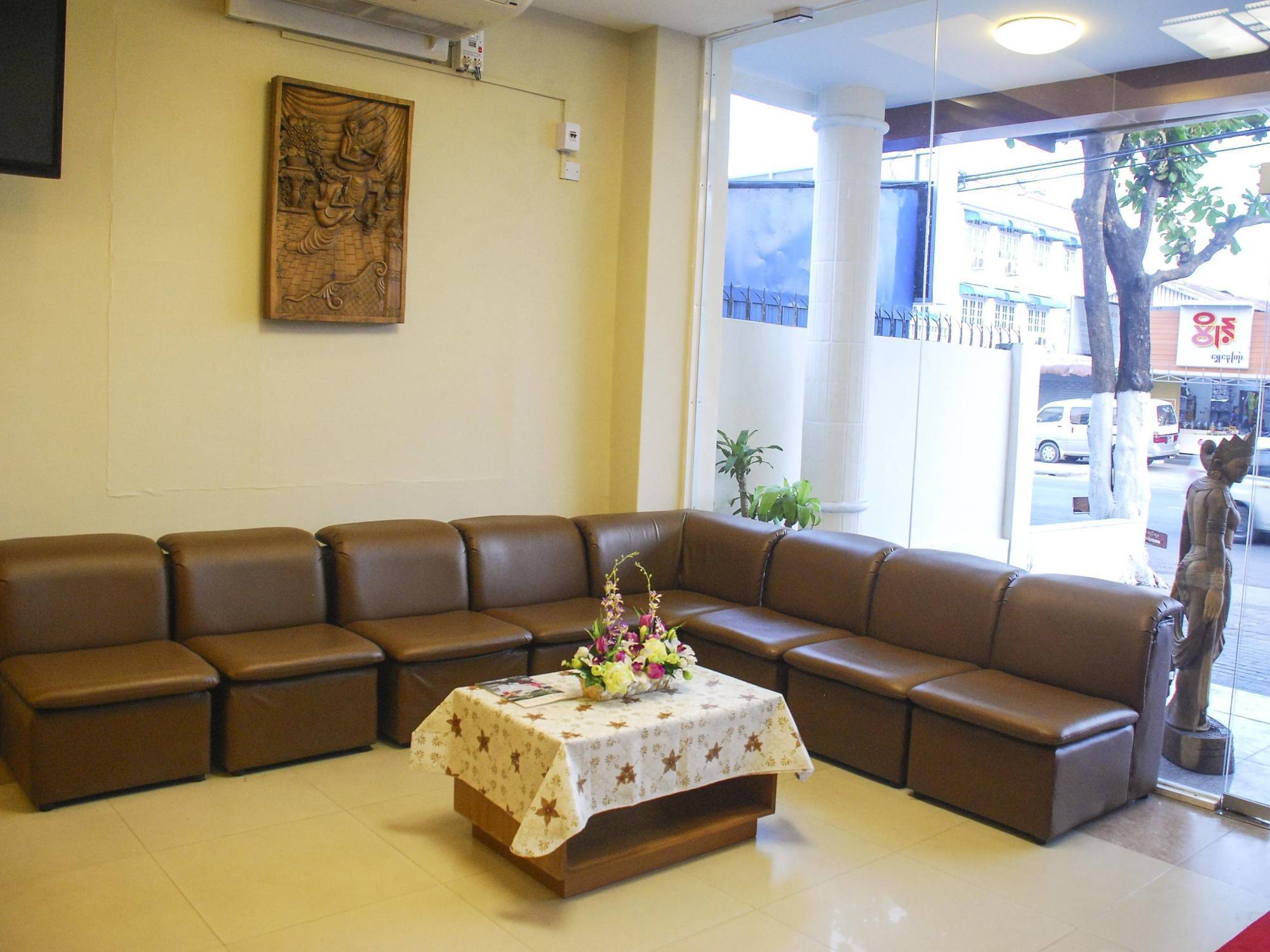 Pleasure View Hotel Yangon Bagian luar foto