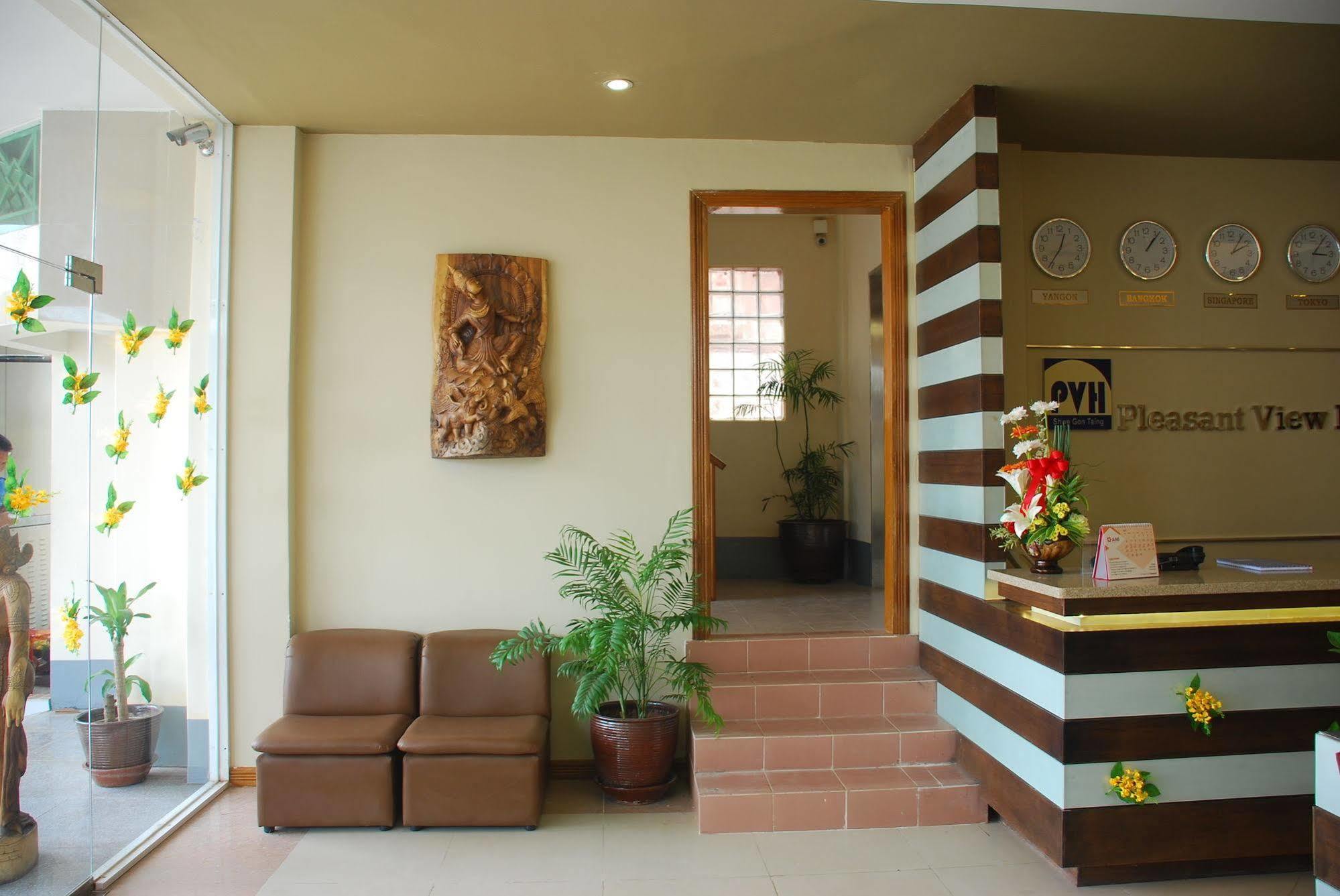 Pleasure View Hotel Yangon Bagian luar foto