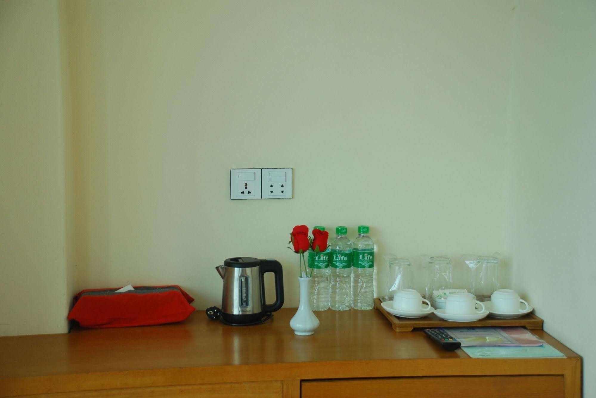 Pleasure View Hotel Yangon Bagian luar foto