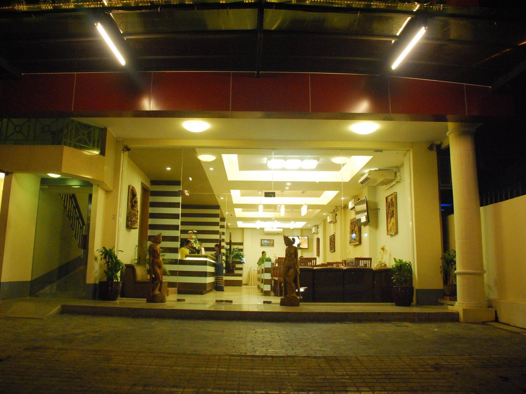 Pleasure View Hotel Yangon Bagian luar foto