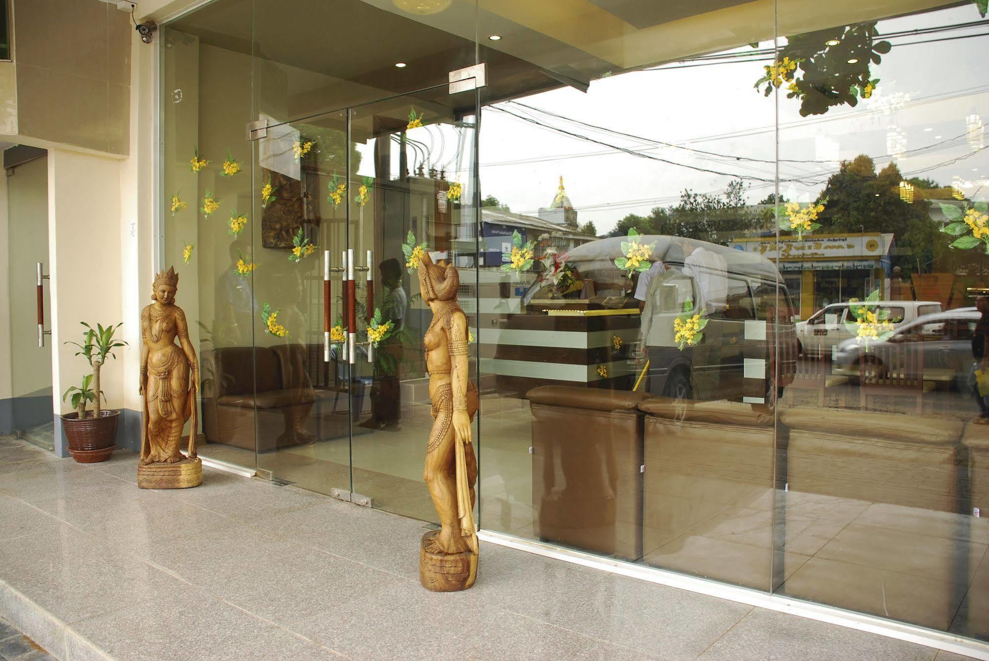 Pleasure View Hotel Yangon Bagian luar foto