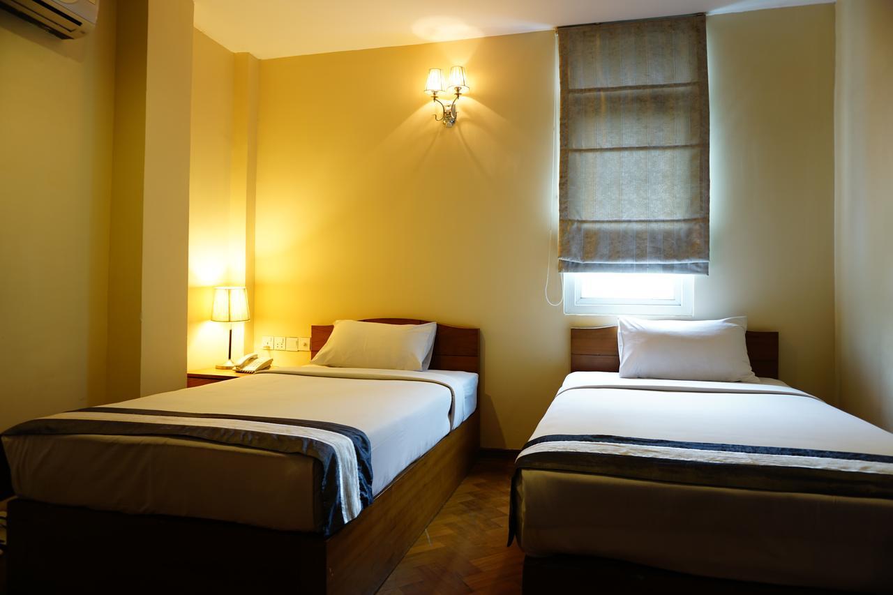 Pleasure View Hotel Yangon Bagian luar foto