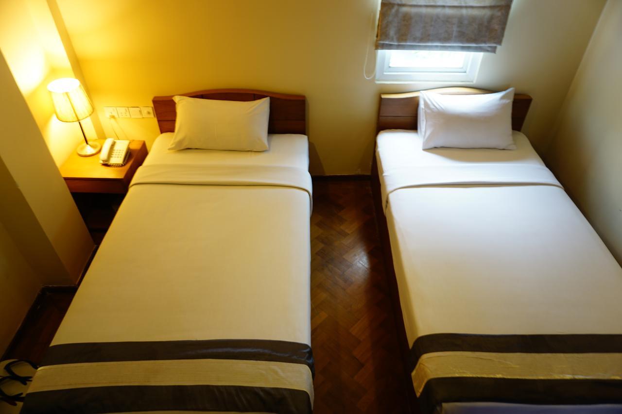 Pleasure View Hotel Yangon Bagian luar foto