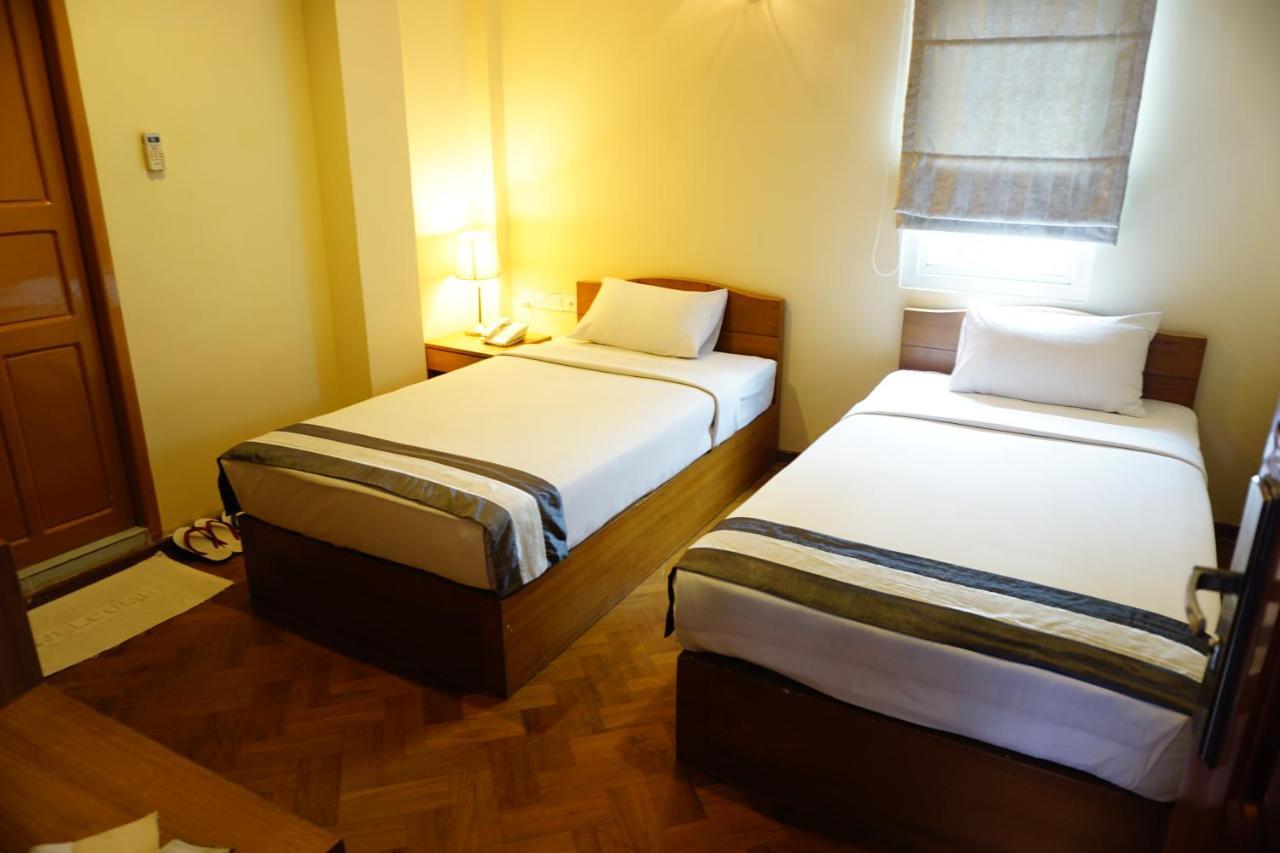 Pleasure View Hotel Yangon Bagian luar foto