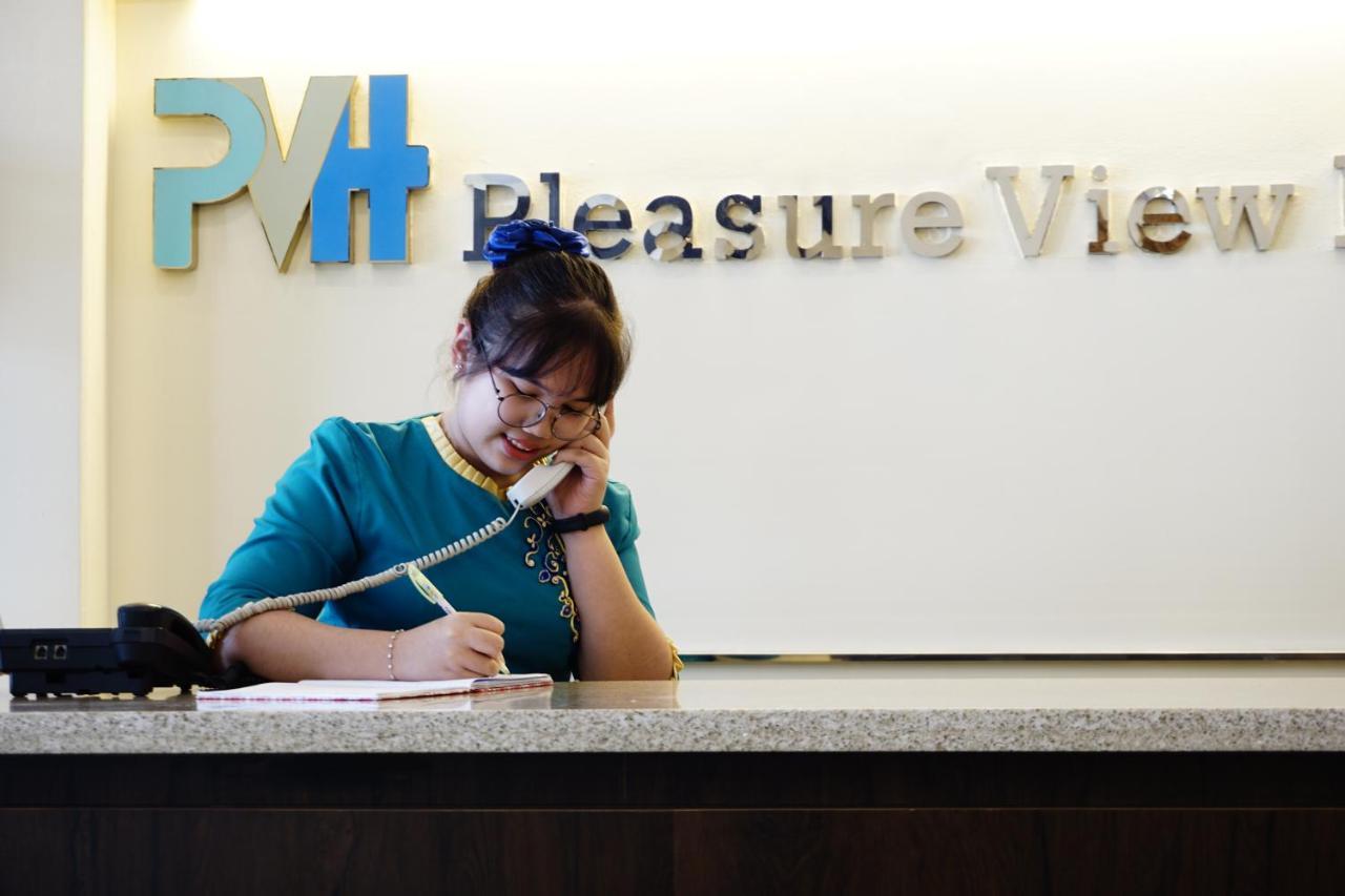 Pleasure View Hotel Yangon Bagian luar foto