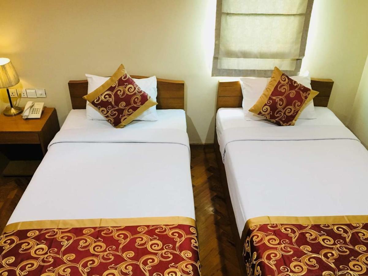 Pleasure View Hotel Yangon Bagian luar foto