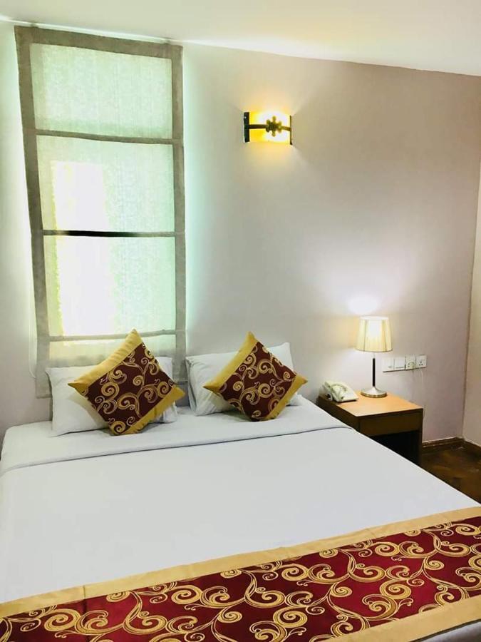 Pleasure View Hotel Yangon Bagian luar foto